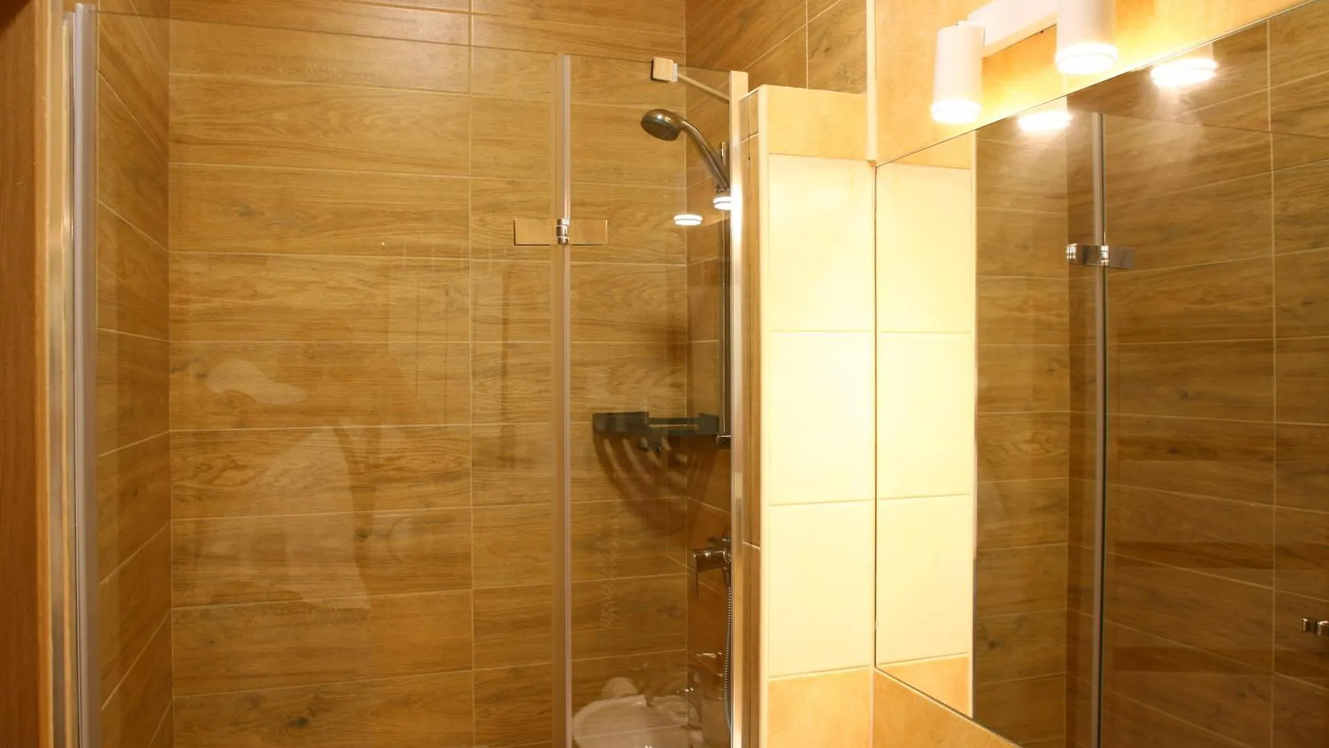 Miodosytnia Aparthotel Kraków 3*,